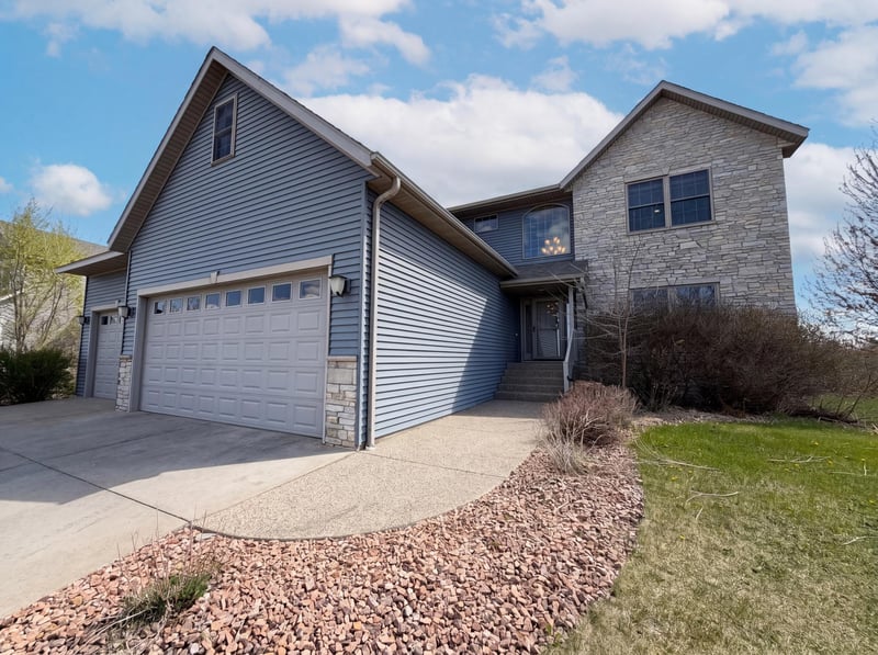 3072 Nottingham Rd S, Saint Cloud, MN 56301