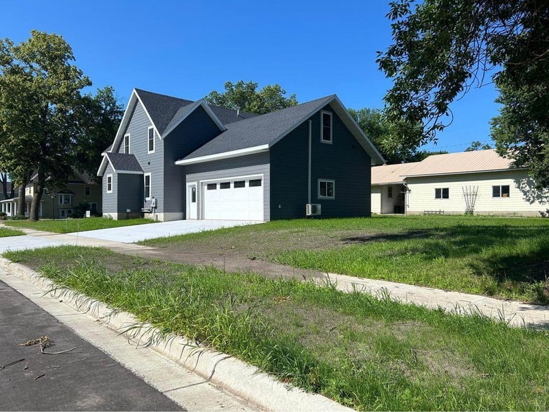 712 Pine St, Dawson, MN 56232