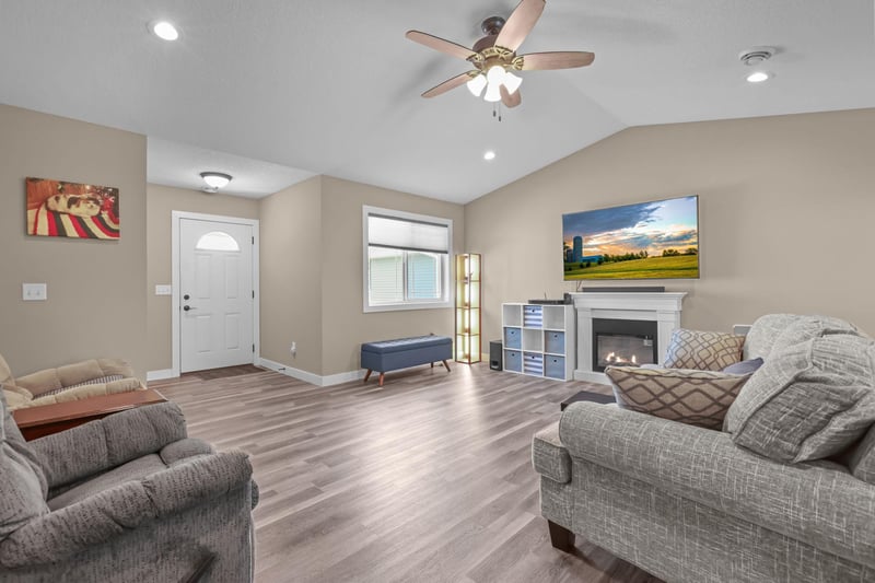 38768 Maple Ct, North Branch, MN 55056