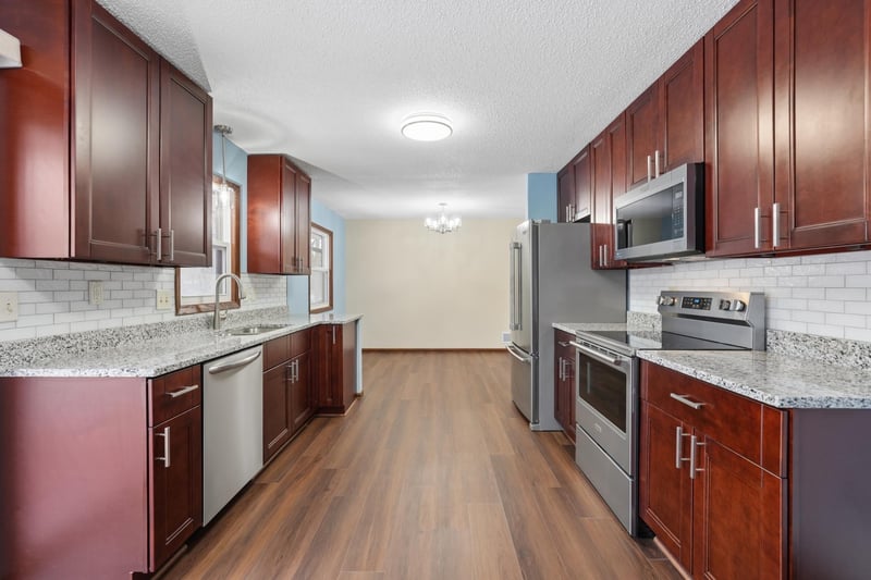 1051 Tiller Ln, Shoreview, MN 55126