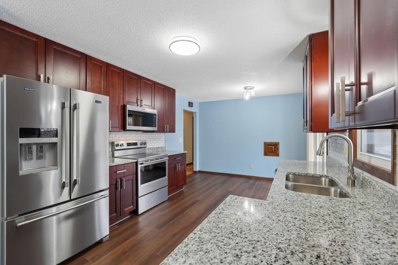 1051 Tiller Ln, Shoreview, MN 55126