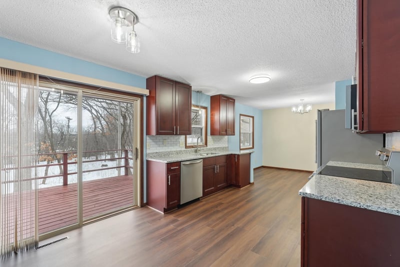 1051 Tiller Ln, Shoreview, MN 55126