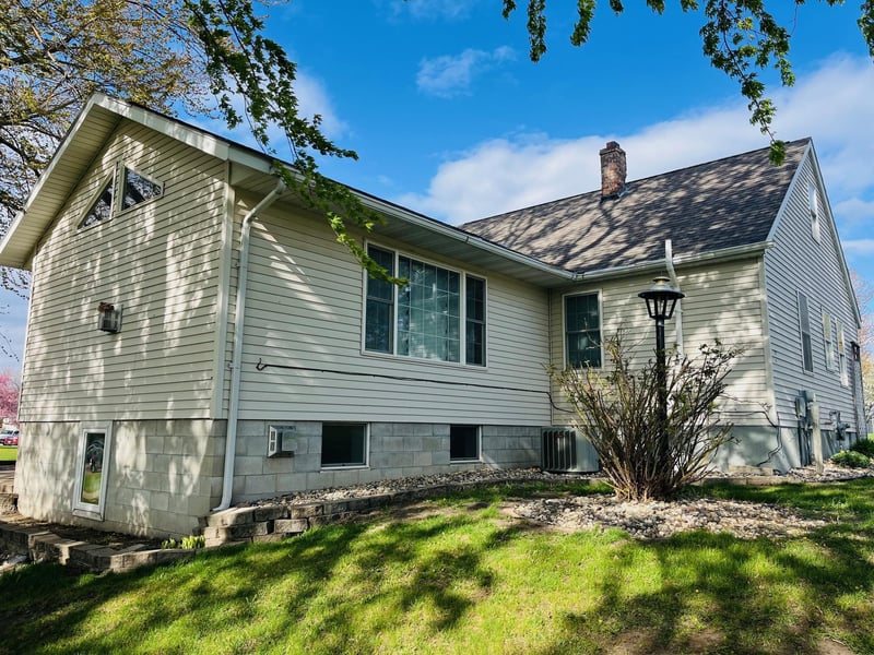 614 12th St, Dawson, MN 56232