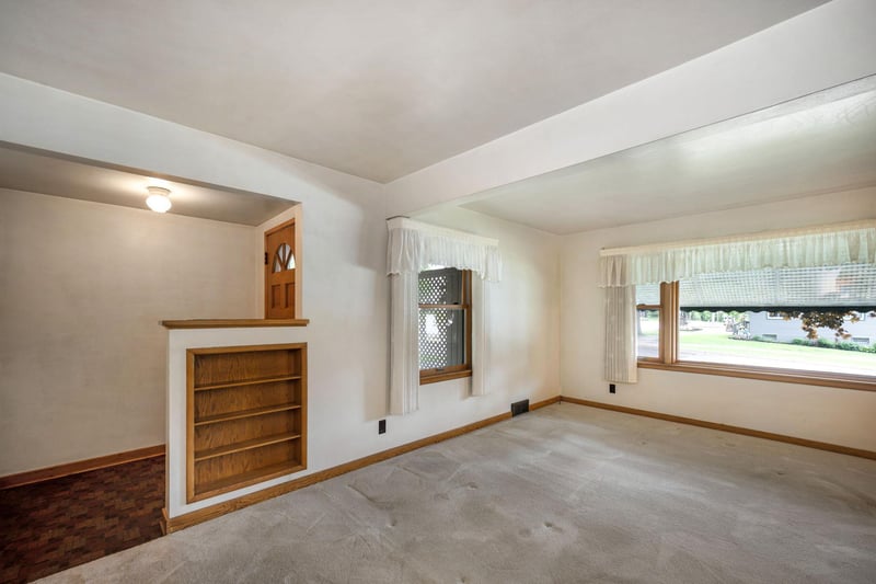120 W 9th St, Fairmont, MN 56031