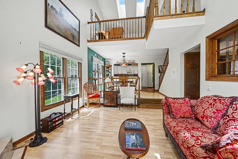 1644 Rose Hill Cir, Saint Paul, MN 55108