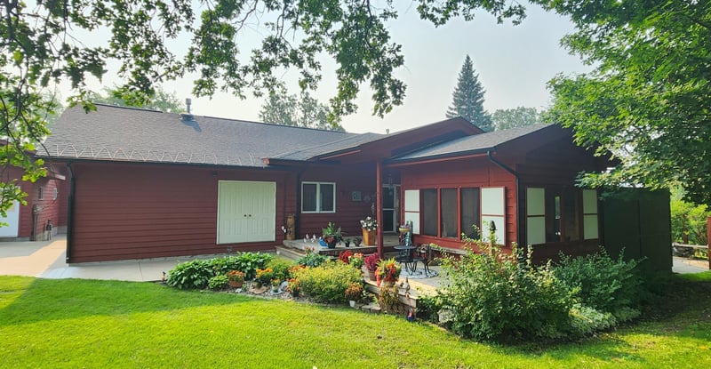 212 Lake Ave NE, Clearbrook, MN 56634