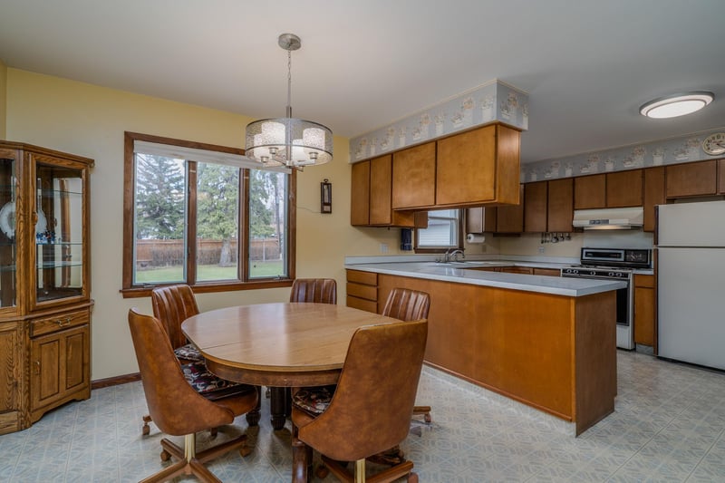 109 E 8th St, Crookston, MN 56716