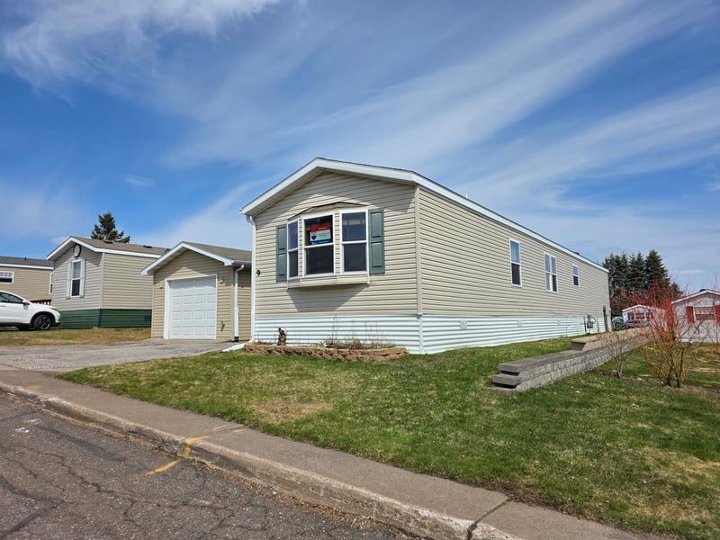9 Holly Ln, Duluth, MN 55810