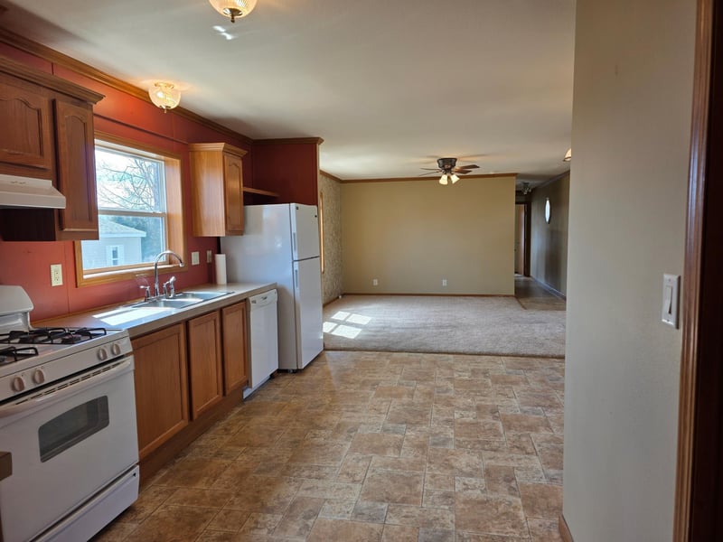 9 Holly Ln, Duluth, MN 55810