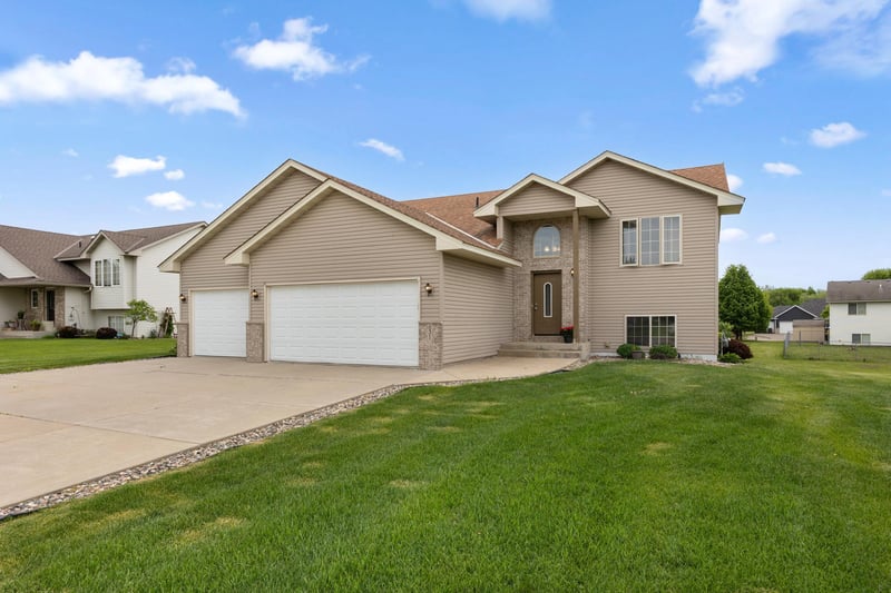 831 Beech Ln S, Annandale, MN 55302