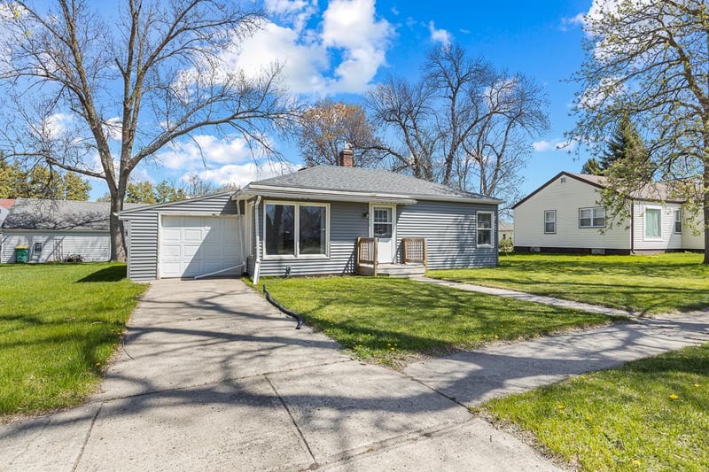 108 Highland Ct, Tyler, MN 56178