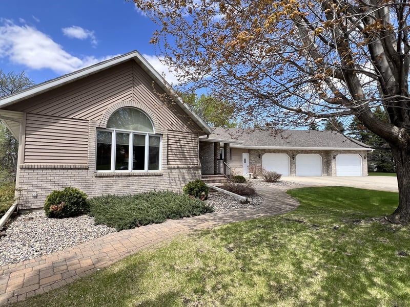1500 Mc Auliffe Pl NW, Alexandria, MN 56308