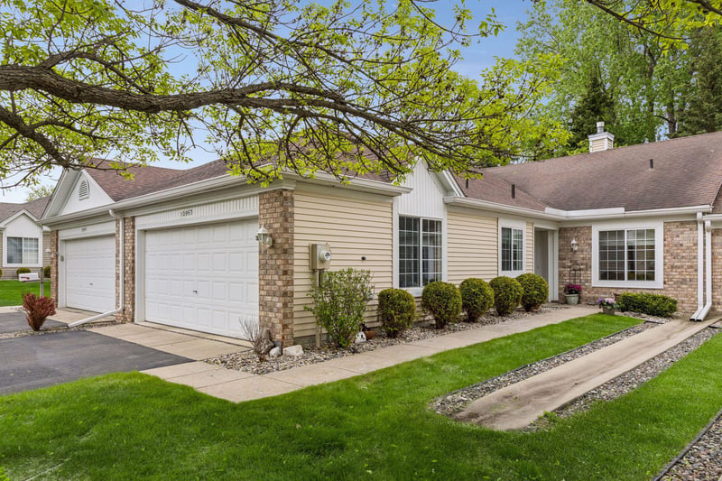 10953 Lexington Dr, Eden Prairie, MN 55344