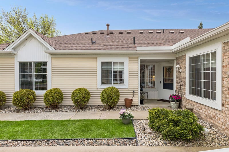 10953 Lexington Dr, Eden Prairie, MN 55344