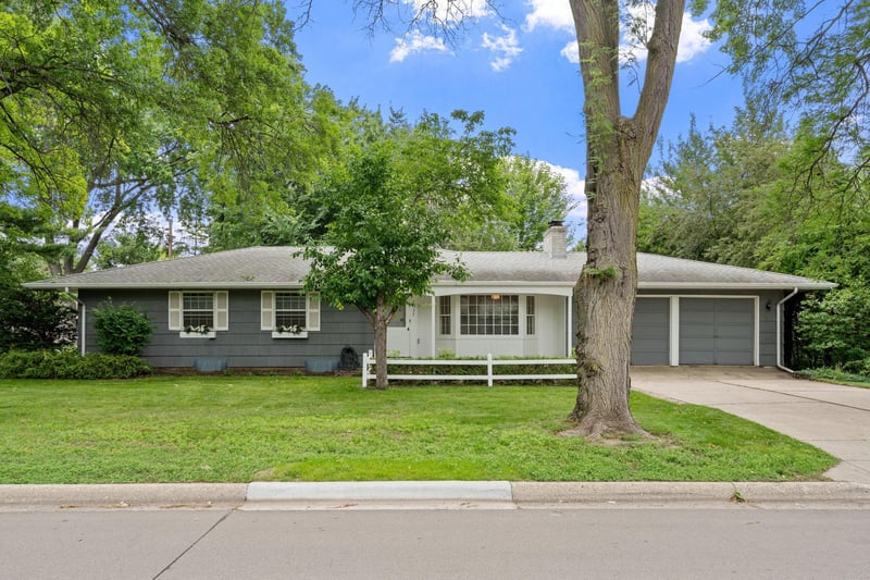 1937 Autumn St, Falcon Heights, MN 55113