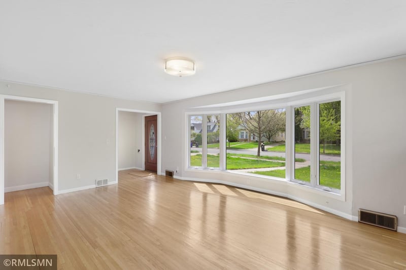 915 Nebraska Ave W, Saint Paul, MN 55117