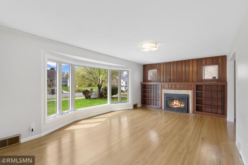 915 Nebraska Ave W, Saint Paul, MN 55117