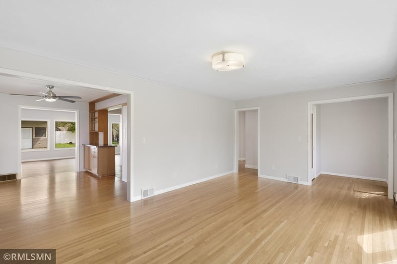 915 Nebraska Ave W, Saint Paul, MN 55117