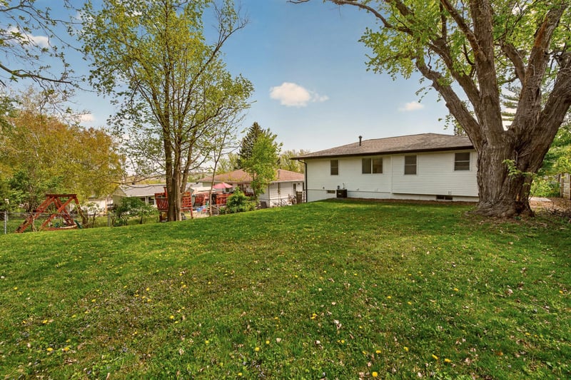 427 21st Ave SW, Rochester, MN 55902