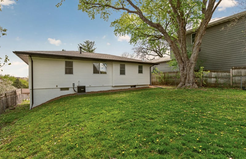 427 21st Ave SW, Rochester, MN 55902