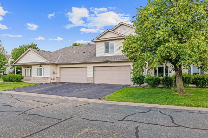 1234 Crystal Pl E, Chaska, MN 55318