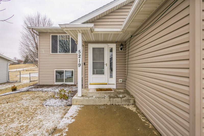 5219 56th Avenue Nw, Rochester, MN 55901