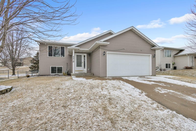 5219 56th Avenue Nw, Rochester, MN 55901