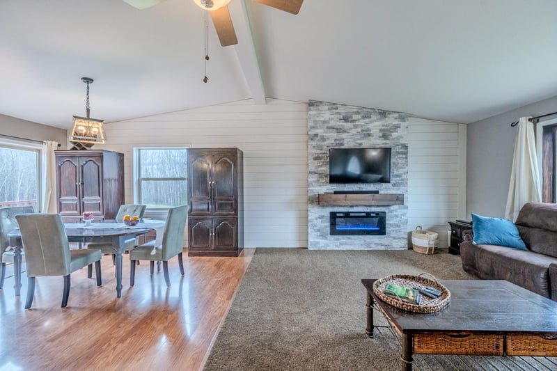 11212 Pozar Rd, Chisholm, MN 55719
