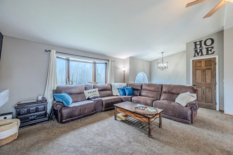 11212 Pozar Rd, Chisholm, MN 55719