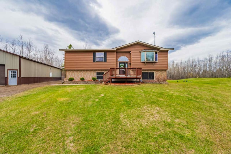 11212 Pozar Rd, Chisholm, MN 55719
