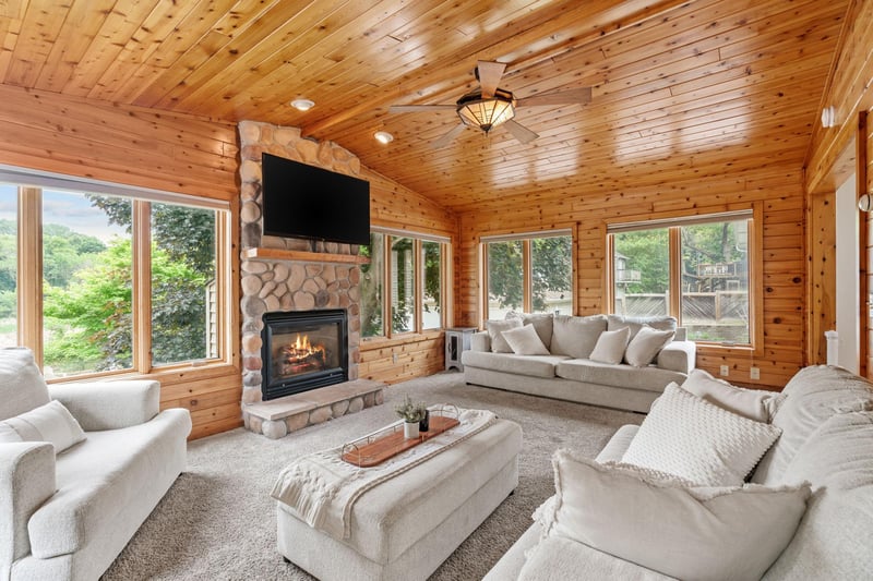 4651 Bedford Rd, Mound, MN 55364