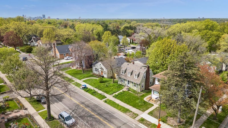 1457 Edgerton St, Saint Paul, MN 55130