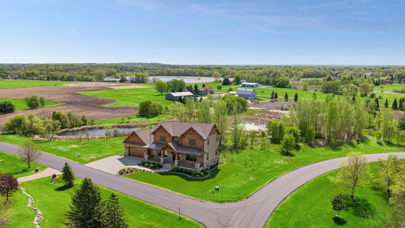 12600 Island View Cir, Rogers, MN 55374