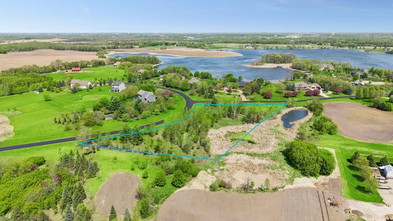 12600 Island View Cir, Rogers, MN 55374