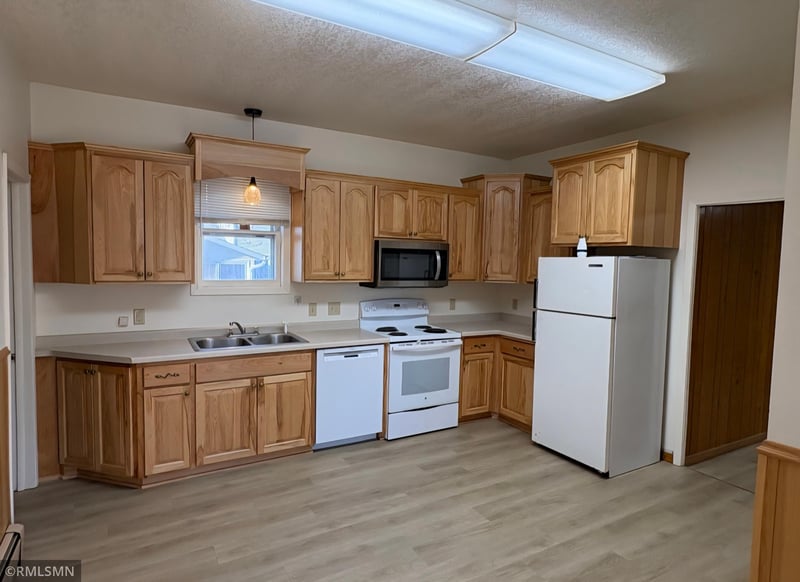 216 Birch Ave S, Maple Lake, MN 55358