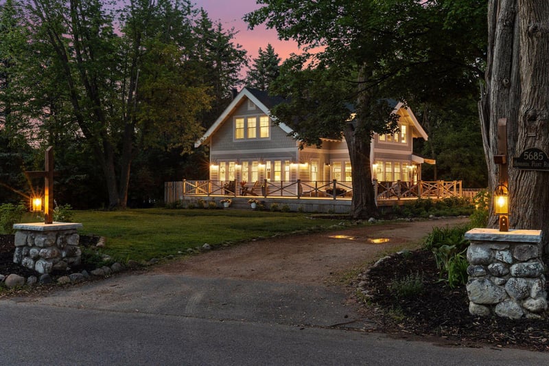 5685 Howards Point Rd, Excelsior, MN 55331