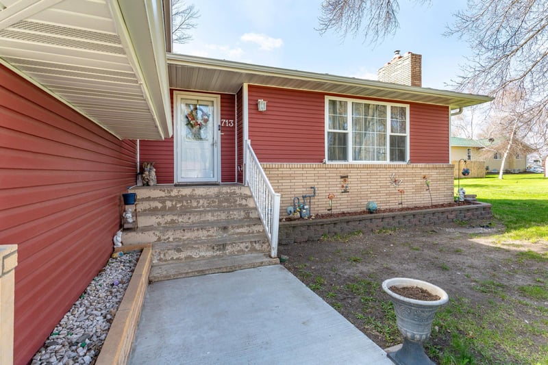 713 7th Avenue Cir SE, Pelican Rapids, MN 56572