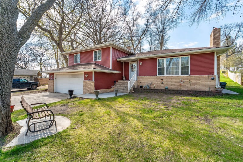 713 7th Avenue Cir SE, Pelican Rapids, MN 56572