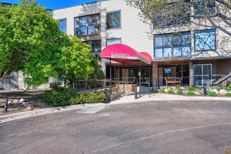 2495 Canabury Dr #334, Little Canada, MN 55117