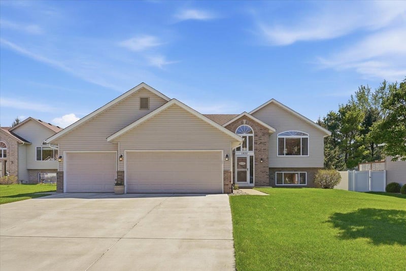 1825 Canton Rd, Prescott, WI 54021