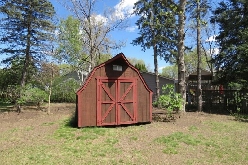 936 York Ave NW, Elk River, MN 55330