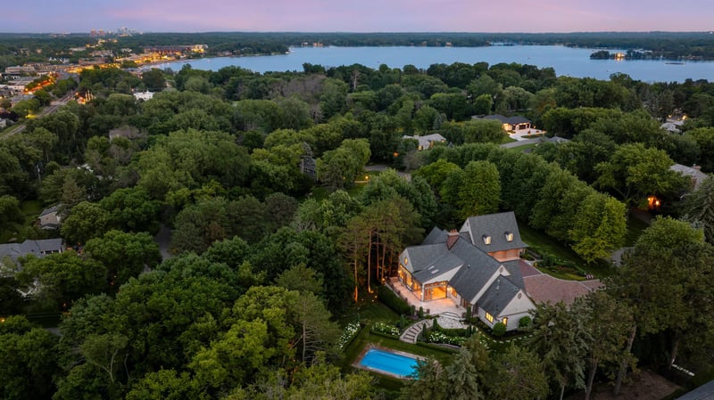 325 Highcroft Ln, Wayzata, MN 55391