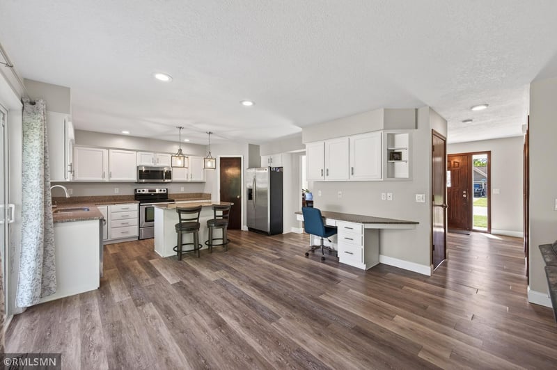 20374 Kensington Way, Lakeville, MN 55044