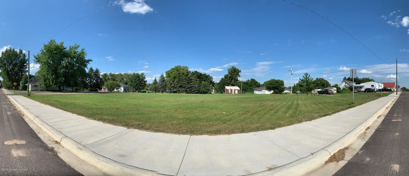 205 1st Ave N, Dent, MN 56528