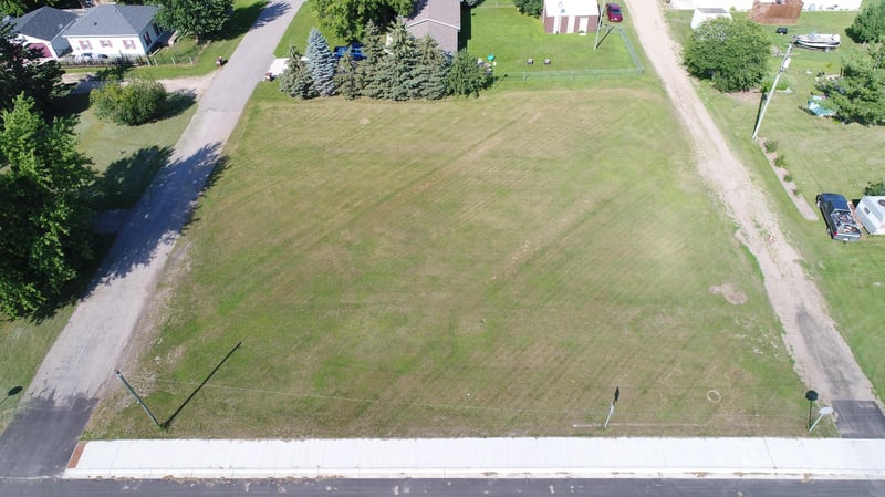 205 1st Ave N, Dent, MN 56528