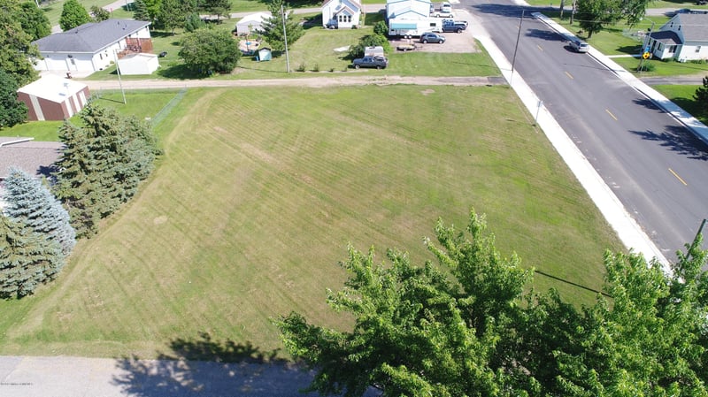 205 1st Ave N, Dent, MN 56528
