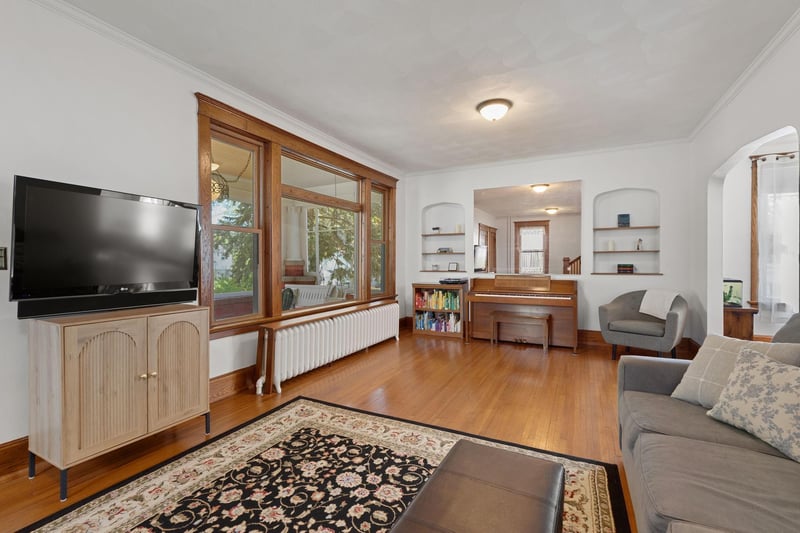122 E University St, Owatonna, MN 55060