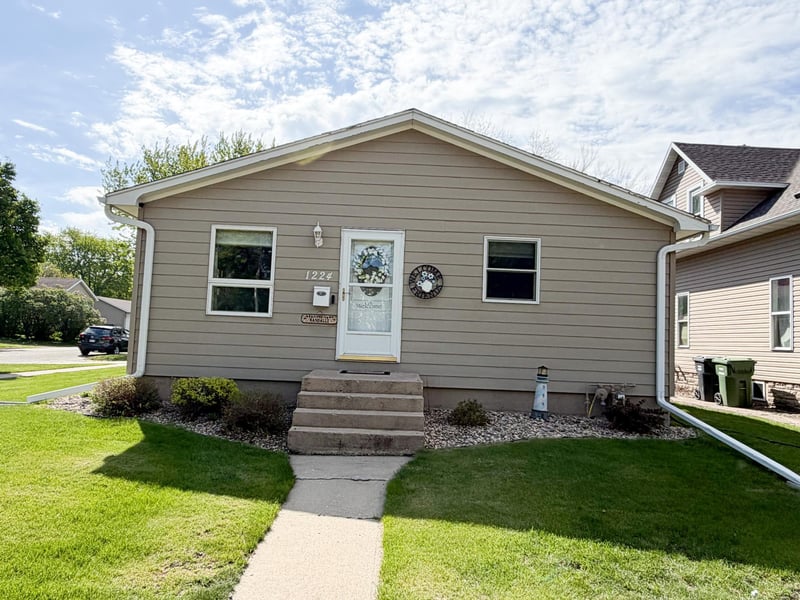 1224 3rd Ave, Worthington, MN 56187