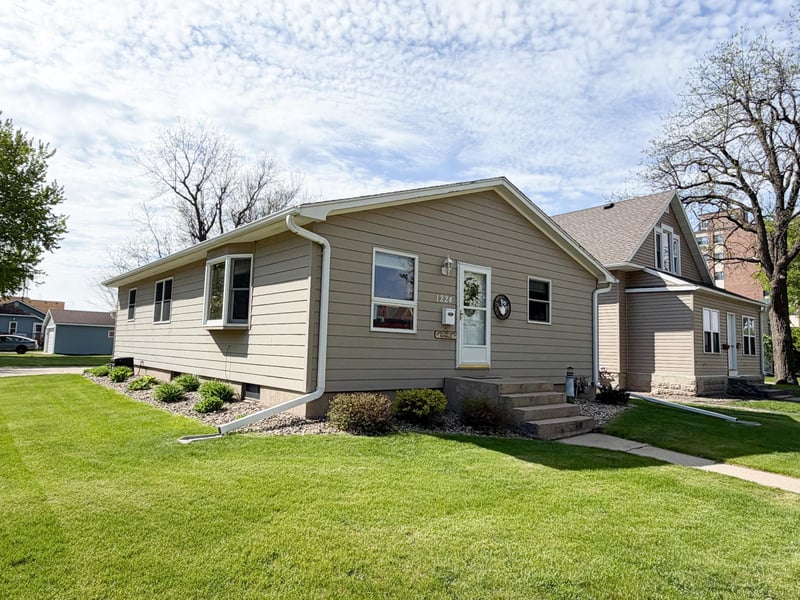 1224 3rd Ave, Worthington, MN 56187