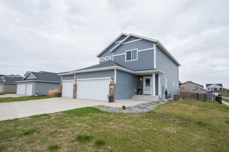 2009 42nd St S, Moorhead, MN 56560